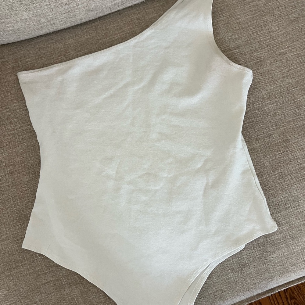 Vestique Elegant Cream Bodysuit